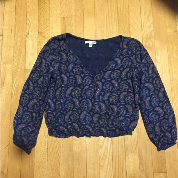 Pattern 3/4 sleeve crop top. - Picture 2 of 4